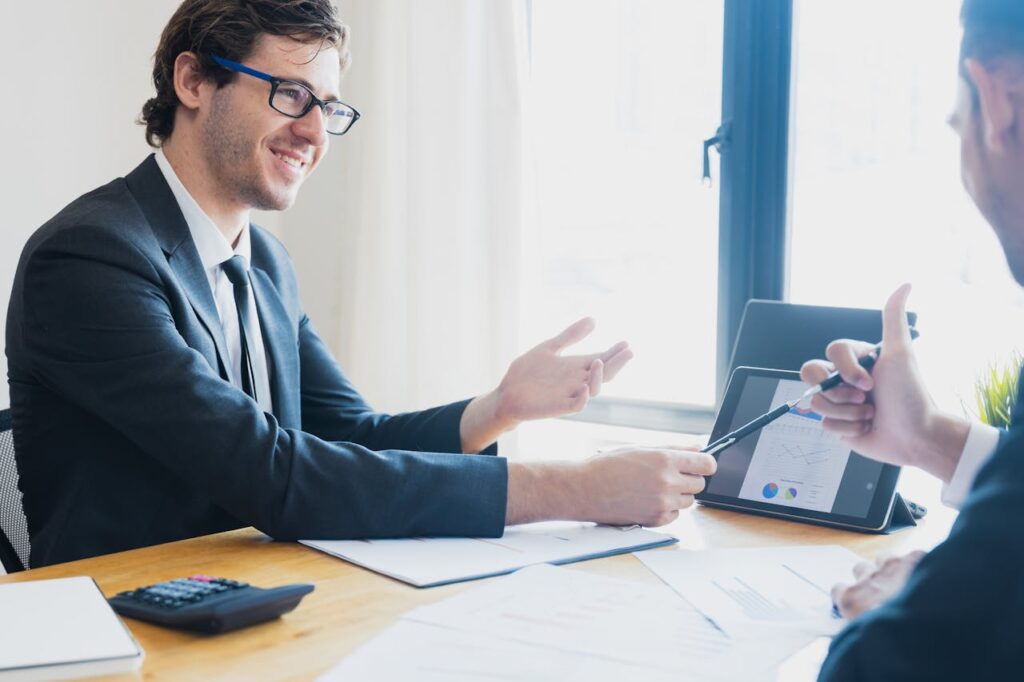 fitur yang terdapat pada  Multi-Entity HR 